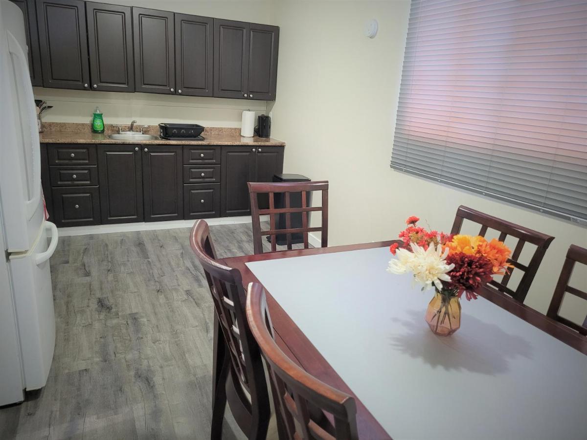 Cozy 4 Bedroom Townhouse - Peaceful Feel Of Home Виннипег Экстерьер фото